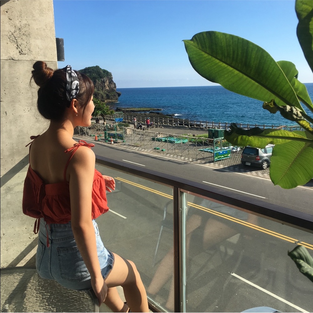 Red top - Picture 6 of 6